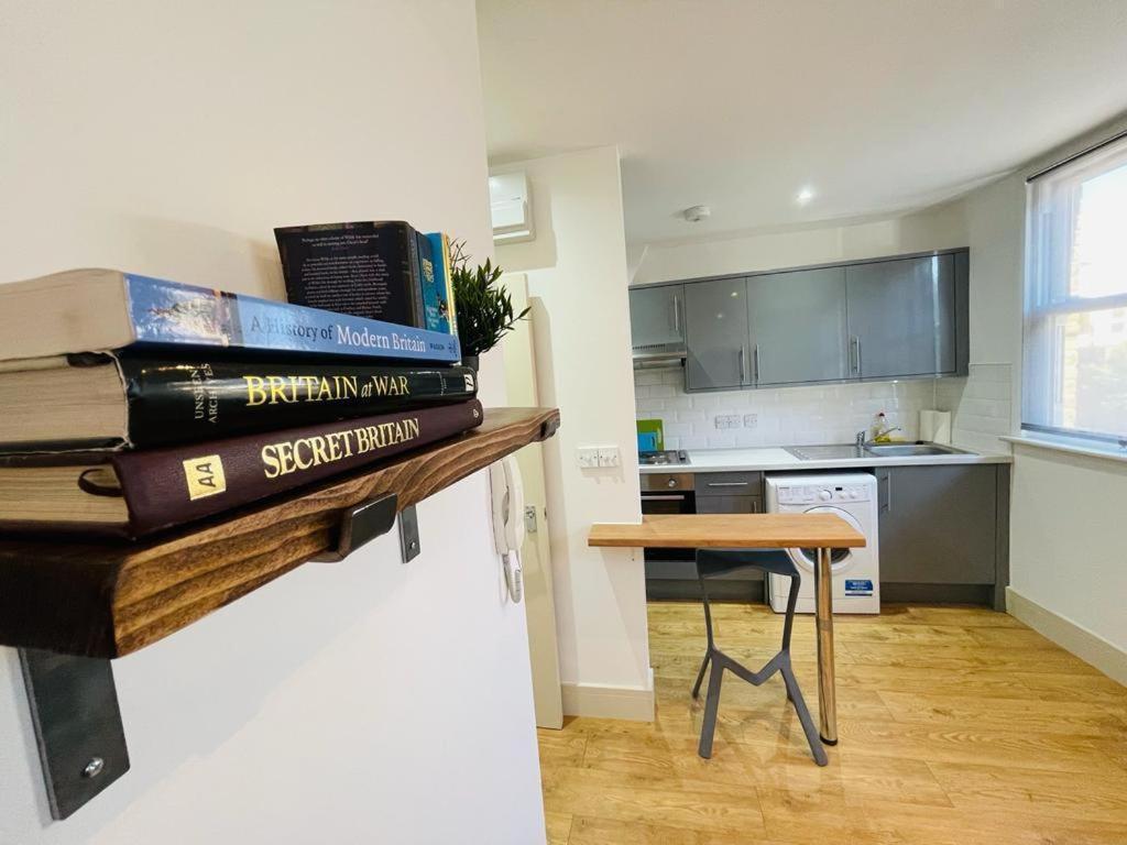 Lovely 2 Bedroom Serviced Apartment In Лондон Экстерьер фото